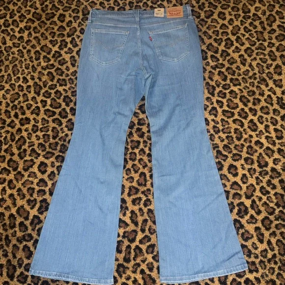 Women's Levi’s Light Blue Flared Jeans